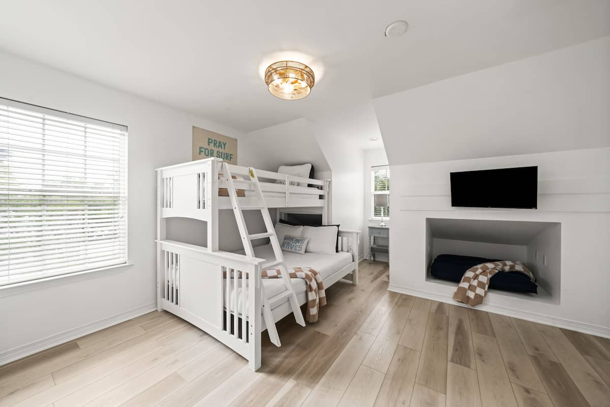 Luxury Beach Retreat, Bedroom 4
